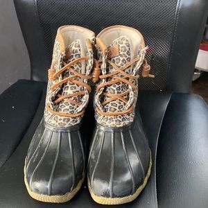 I’m selling Sperry cheetah print boots worn a couple